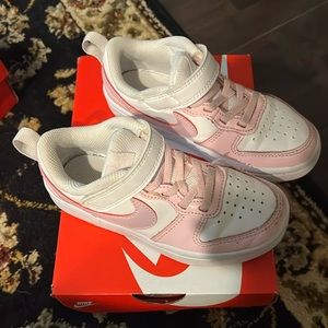 Nike Court Borough Low 2 (Toddler Girl)

White/Pink Foam